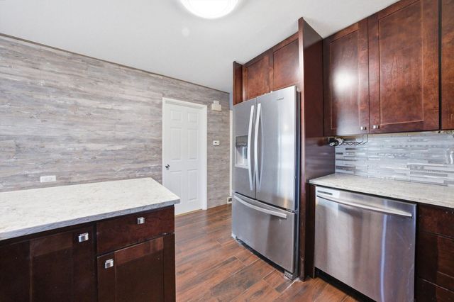 4605 S Laramie Avenue, Chicago, IL 60638