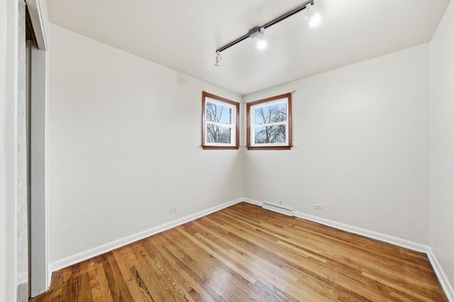 4605 S Laramie Avenue, Chicago, IL 60638