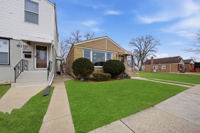 4605 S Laramie Avenue, Chicago, IL 60638