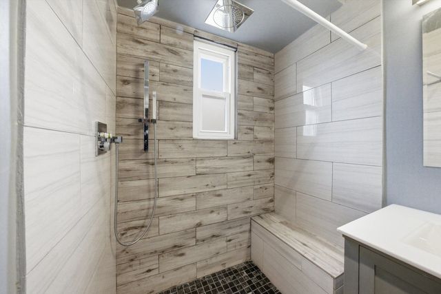 4605 S Laramie Avenue, Chicago, IL 60638