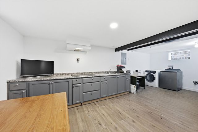 4605 S Laramie Avenue, Chicago, IL 60638