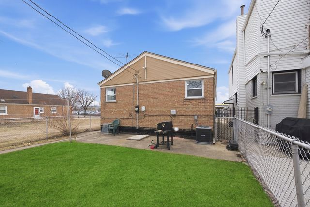 4605 S Laramie Avenue, Chicago, IL 60638