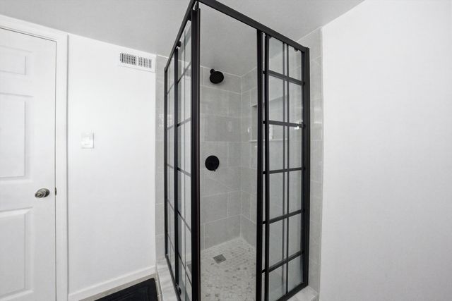 4605 S Laramie Avenue, Chicago, IL 60638