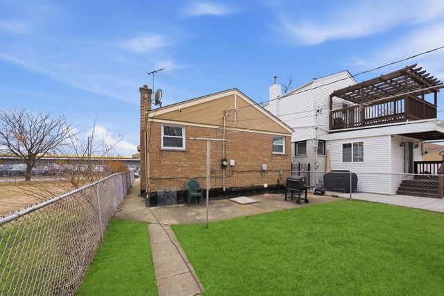 4605 S Laramie Avenue, Chicago, IL 60638