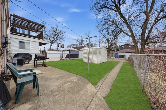 4605 S Laramie Avenue, Chicago, IL 60638