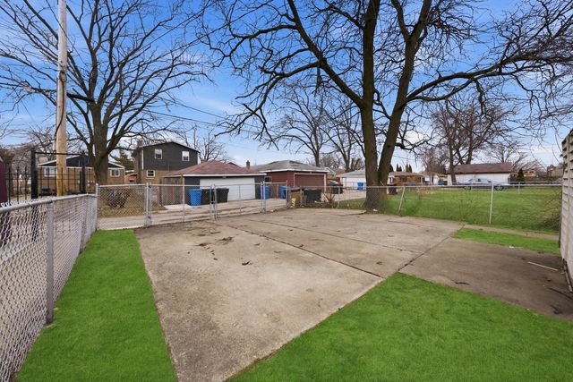 4605 S Laramie Avenue, Chicago, IL 60638