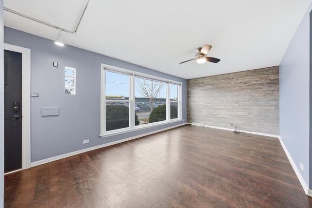 4605 S Laramie Avenue, Chicago, IL 60638