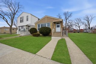 4605 S Laramie Avenue, Chicago, IL 60638