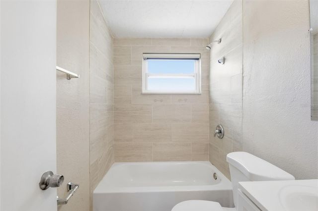 2141 MANGO AVENUE, Sarasota, FL 34234