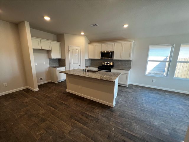 320 Belmont PL, Lockhart, TX 78644