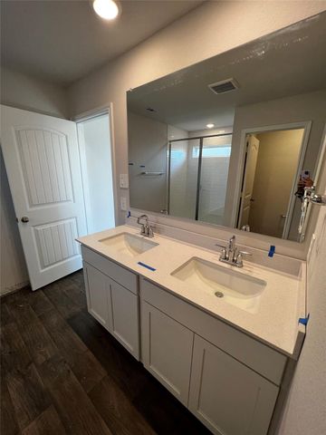 320 Belmont PL, Lockhart, TX 78644