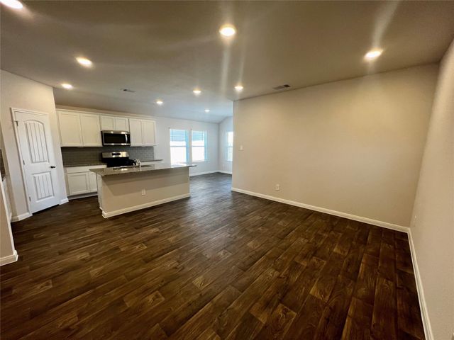 320 Belmont PL, Lockhart, TX 78644