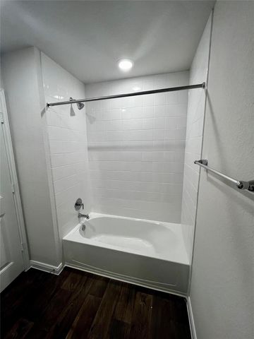 320 Belmont PL, Lockhart, TX 78644