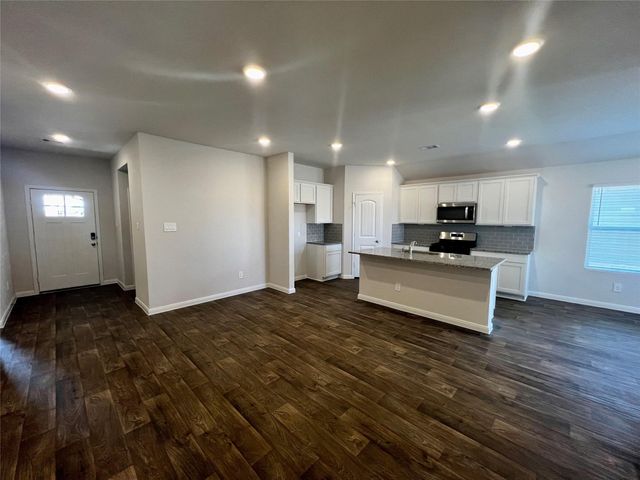 320 Belmont PL, Lockhart, TX 78644