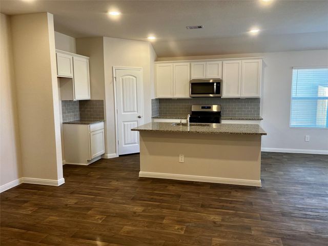 320 Belmont PL, Lockhart, TX 78644