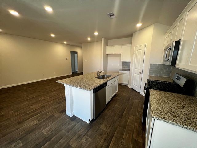 320 Belmont PL, Lockhart, TX 78644