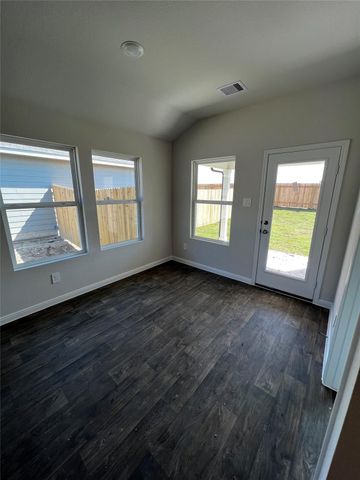 320 Belmont PL, Lockhart, TX 78644