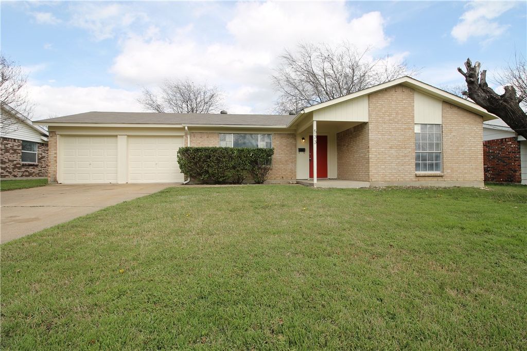 533 Ruidoso Drive, Saginaw, TX 76179