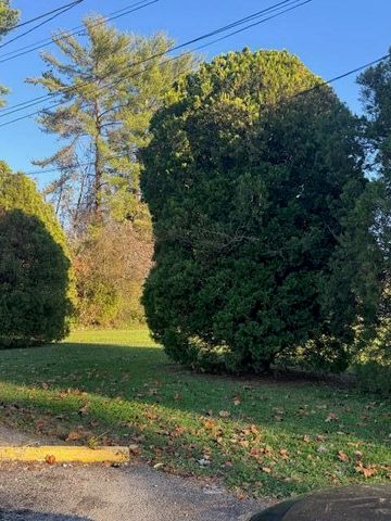 7892 S Highway 27, Burnside, KY 42519