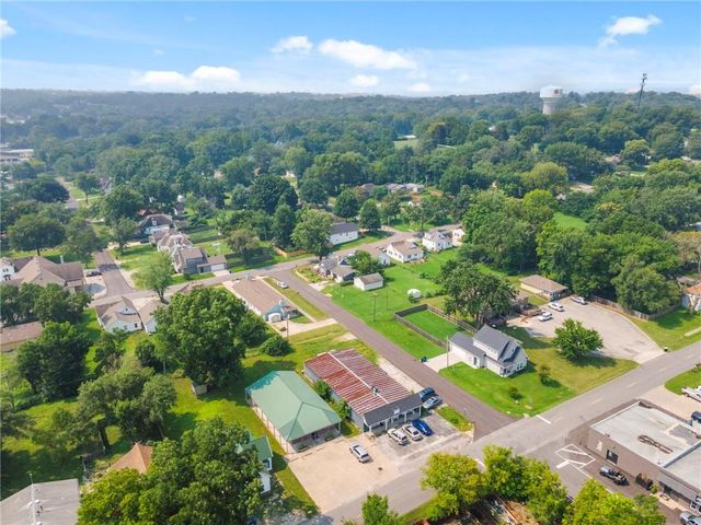 111 SW 12th Street, Oak Grove, MO 64075