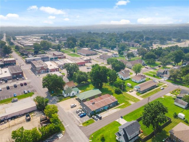 111 SW 12th Street, Oak Grove, MO 64075