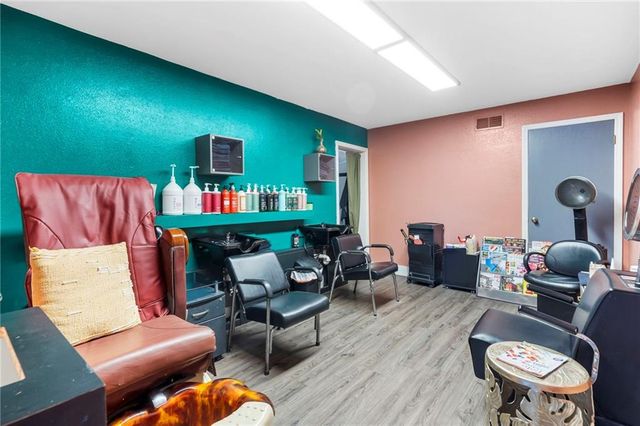 111 SW 12th Street, Oak Grove, MO 64075