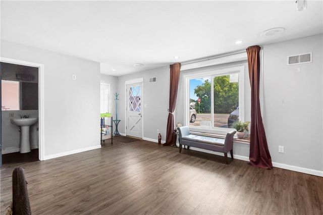 111 SW 12th Street, Oak Grove, MO 64075