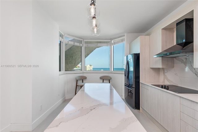 300 S Pointe Dr 907, Miami Beach, FL 33139