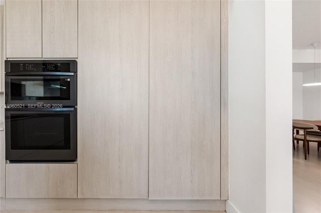 300 S Pointe Dr 907, Miami Beach, FL 33139