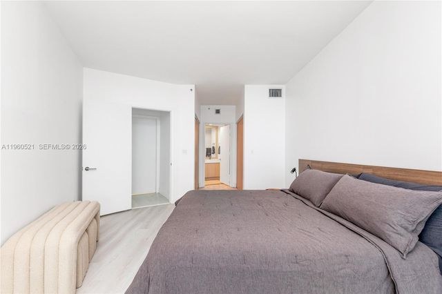 300 S Pointe Dr 907, Miami Beach, FL 33139