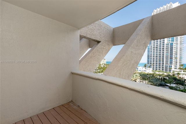 300 S Pointe Dr 907, Miami Beach, FL 33139
