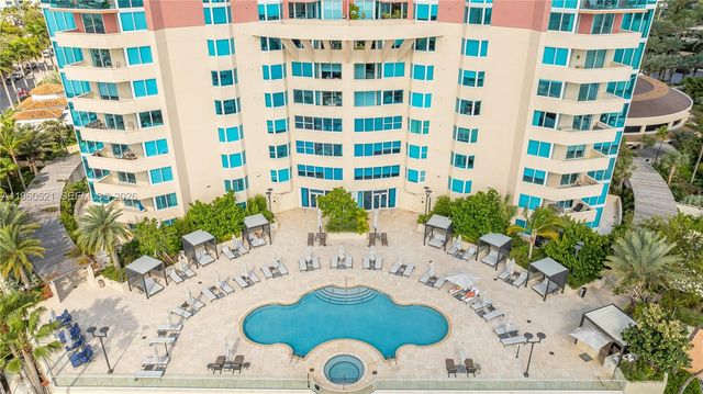 300 S Pointe Dr 907, Miami Beach, FL 33139