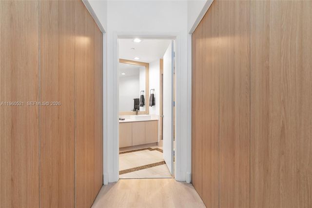 300 S Pointe Dr 907, Miami Beach, FL 33139