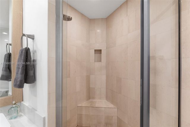 300 S Pointe Dr 907, Miami Beach, FL 33139