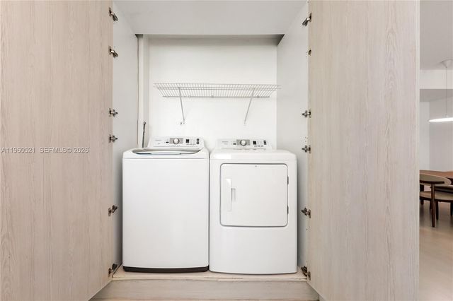 300 S Pointe Dr 907, Miami Beach, FL 33139