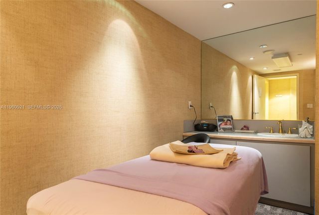 300 S Pointe Dr 907, Miami Beach, FL 33139