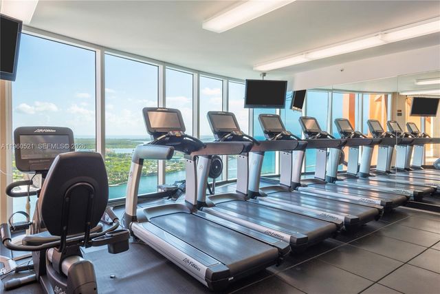 300 S Pointe Dr 907, Miami Beach, FL 33139