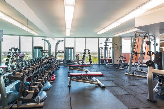 300 S Pointe Dr 907, Miami Beach, FL 33139