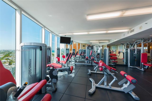 300 S Pointe Dr 907, Miami Beach, FL 33139