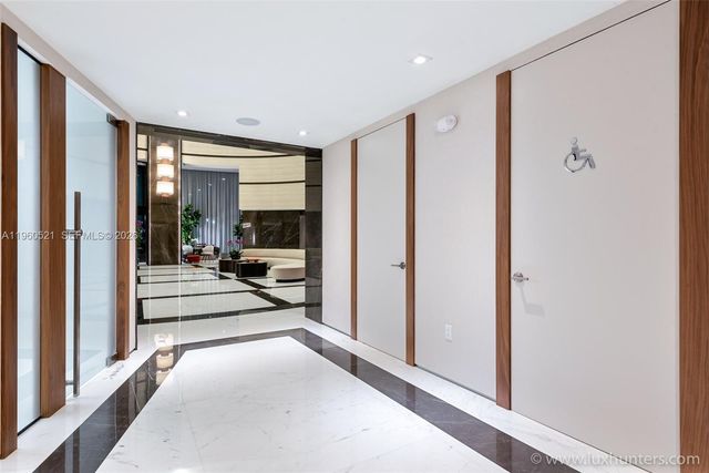 300 S Pointe Dr 907, Miami Beach, FL 33139