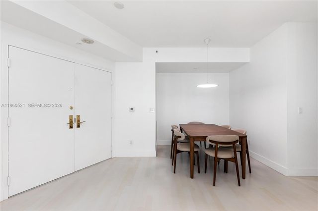 300 S Pointe Dr 907, Miami Beach, FL 33139