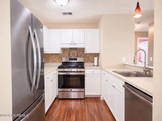 6 Bugle Way, Tinton Falls, NJ 07753