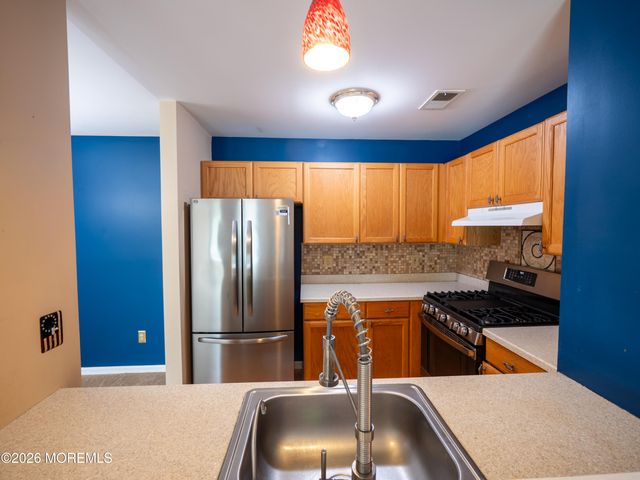 6 Bugle Way, Tinton Falls, NJ 07753