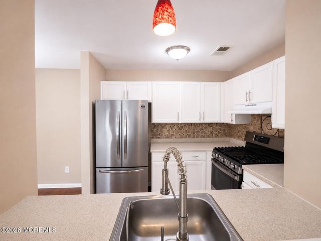 6 Bugle Way, Tinton Falls, NJ 07753
