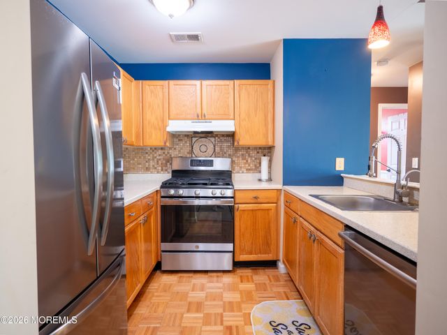 6 Bugle Way, Tinton Falls, NJ 07753