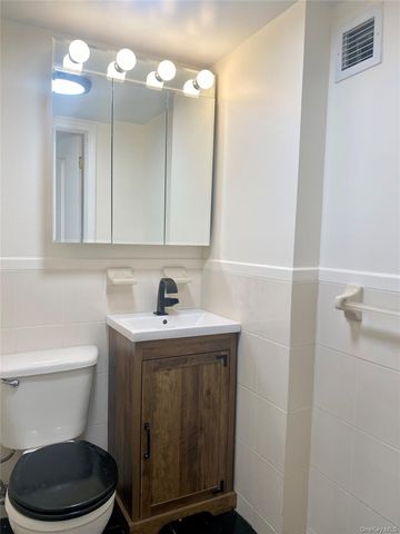 1443 28th Avenue 3D, Astoria, NY 11102