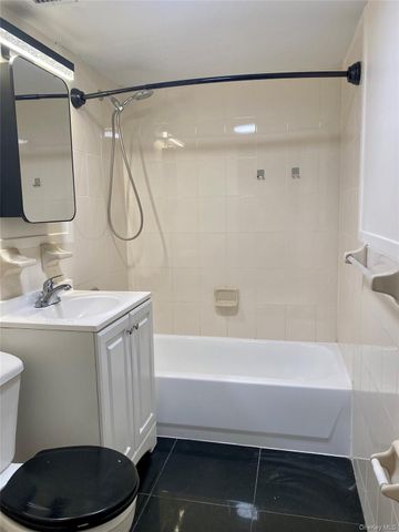 1443 28th Avenue 3D, Astoria, NY 11102
