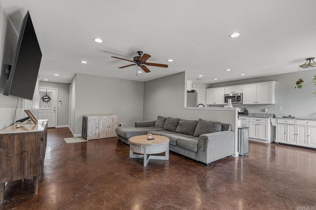 111 Cameron, Brookland, AR 72417