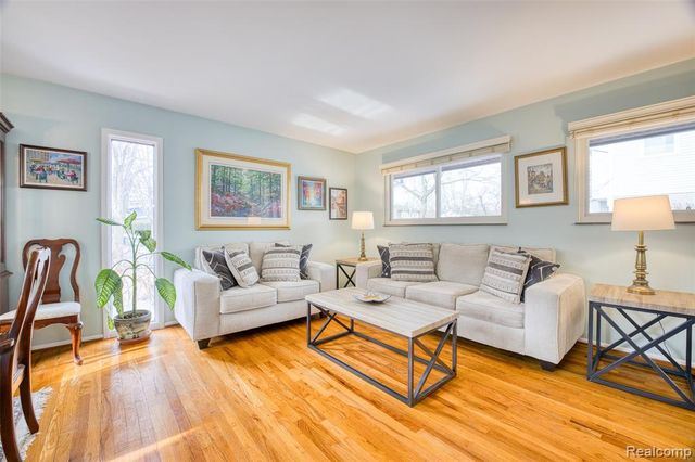 1434 Pine Valley Boulevard, Ann Arbor, MI 48104