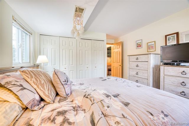 1434 Pine Valley Boulevard, Ann Arbor, MI 48104